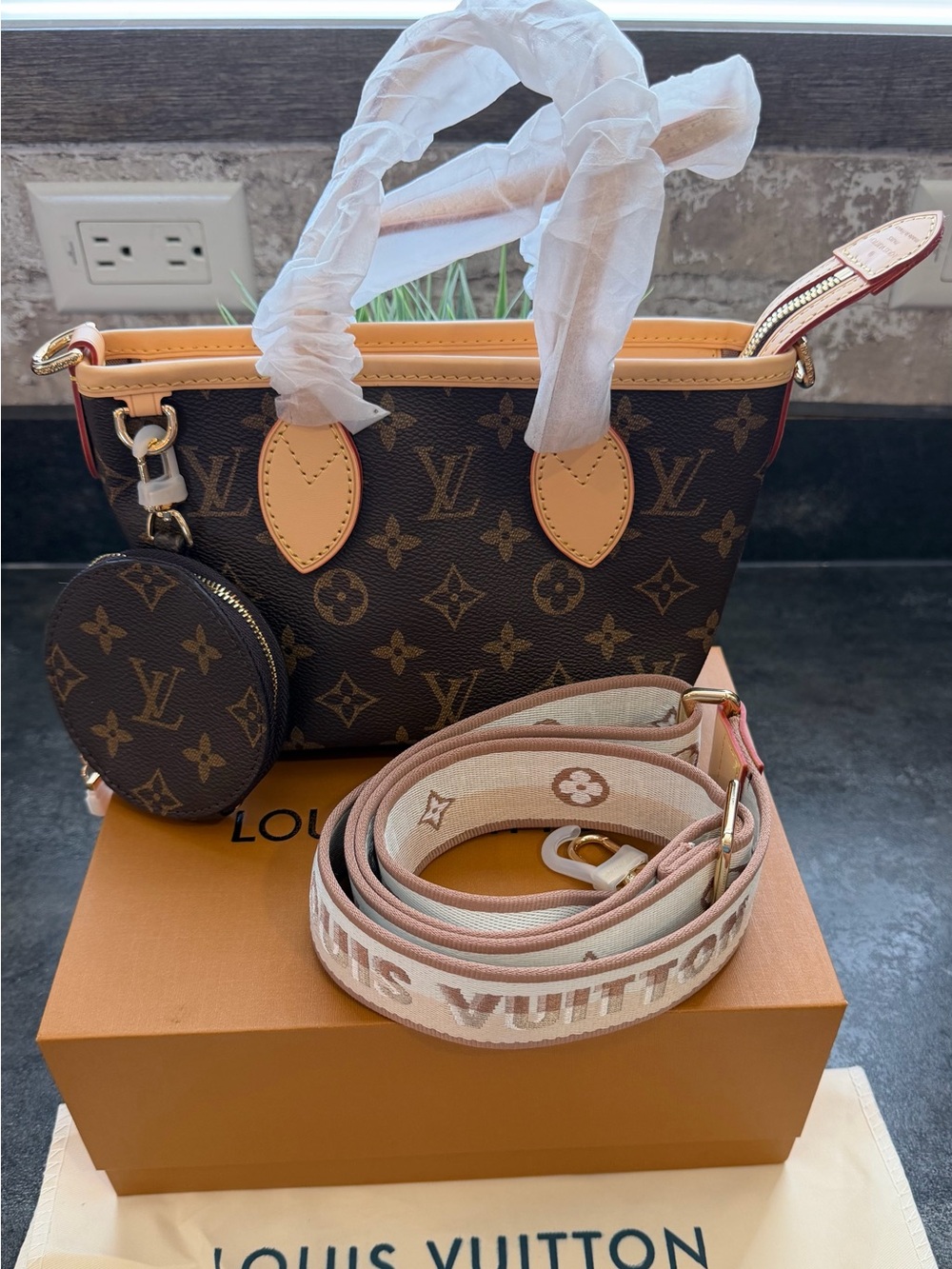 LV Neverfull BB